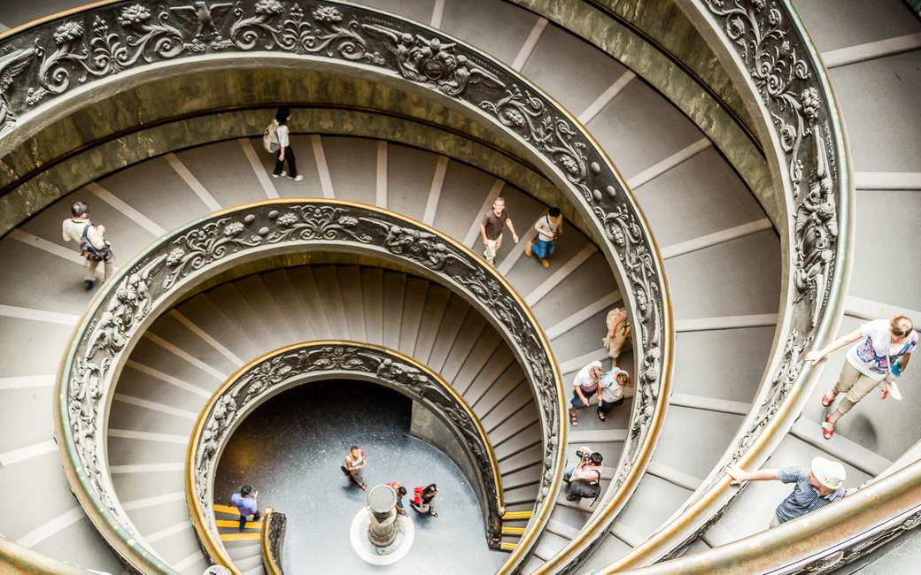 Spiraltrappa i museet i Vatikanen i Rom Pussel online