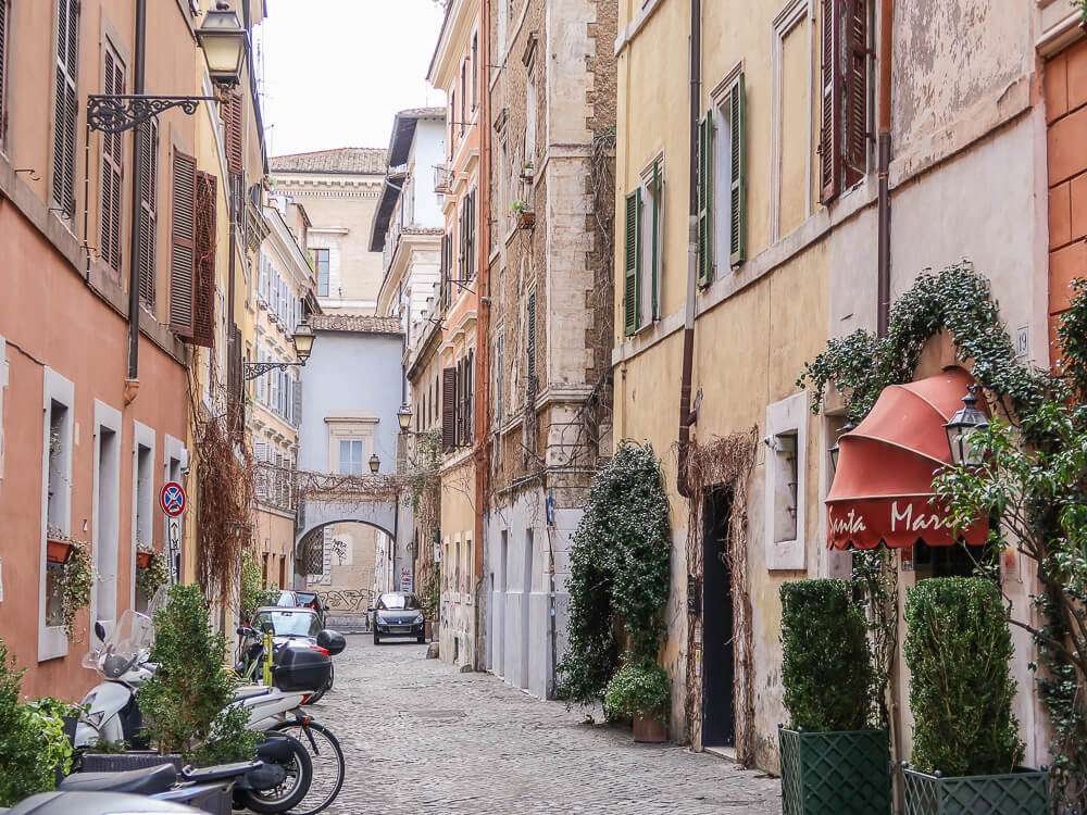 Gasse in der Altstadt von Rom Puzzlespiel online