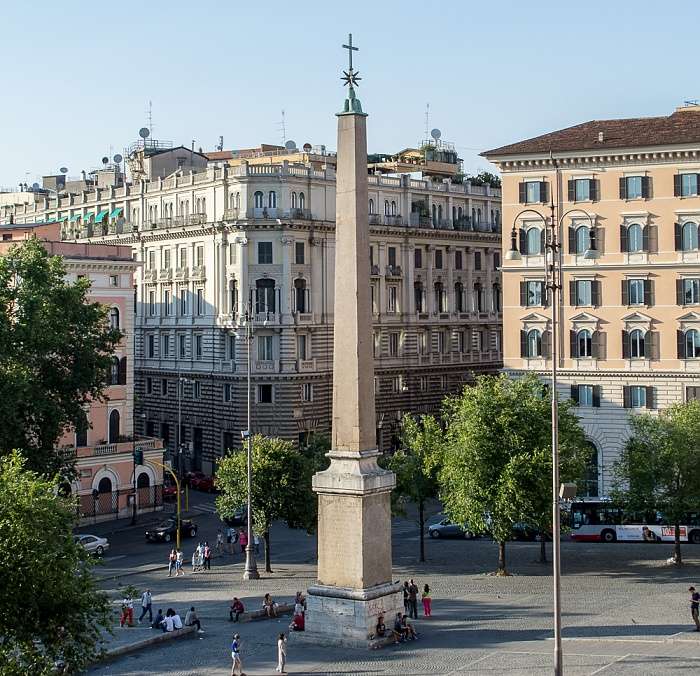 Памятник в старом городе Рима пазл онлайн