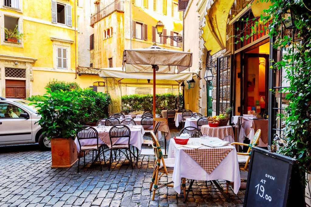 Straatcafé in de oude stad in Rome online puzzel