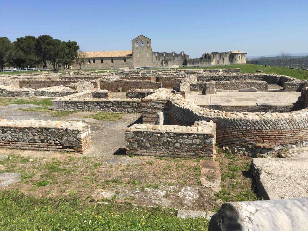Venosa Régészeti Park Basilicata Olaszország online puzzle