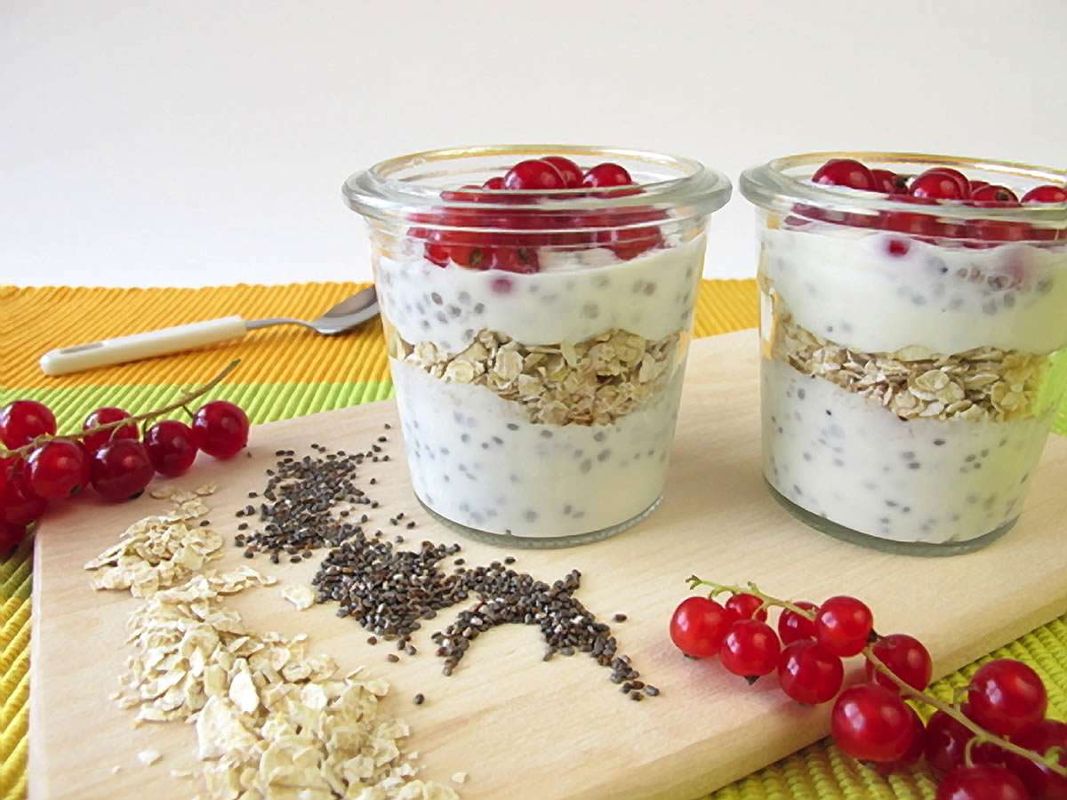 Yogurt with oatmeal and milk jigsaw puzzle online