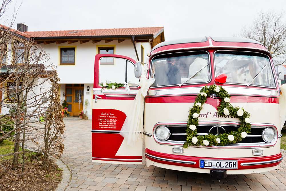 Decorated wedding bus online puzzle