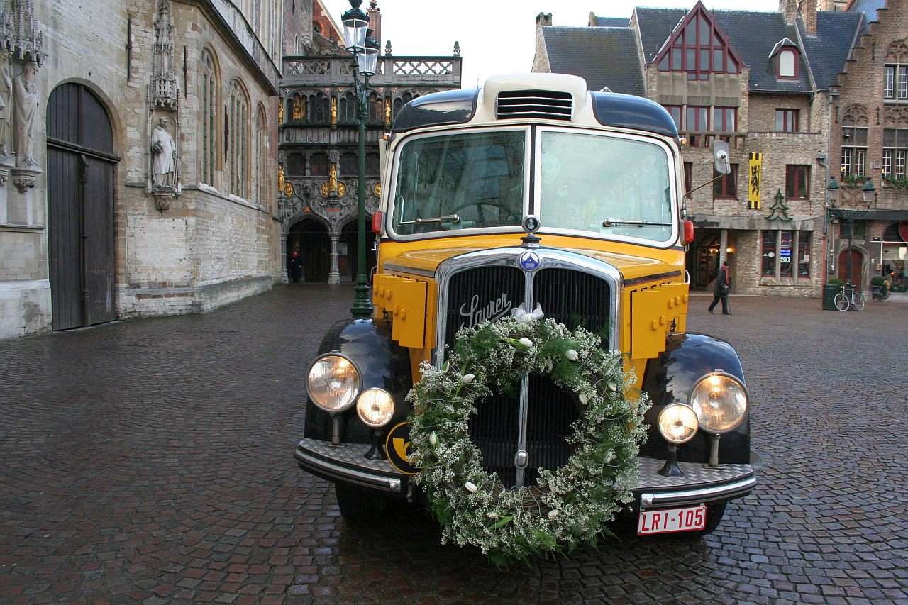 Decorated wedding bus jigsaw puzzle online
