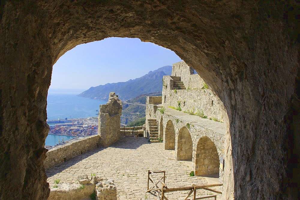Salerno Castel Region Kampanien Italien Puzzlespiel online