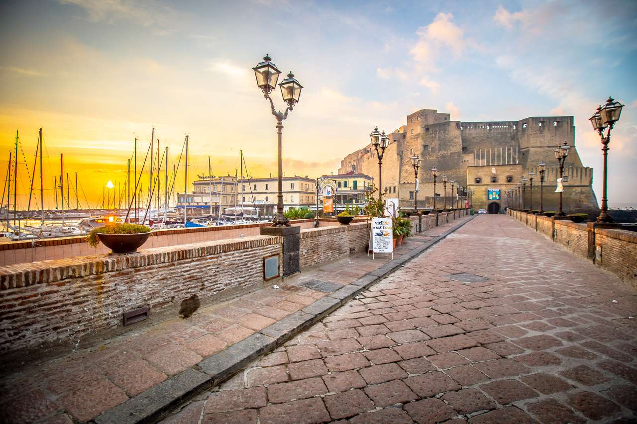 Nápoles Castel Dell Ovo Região Campânia Itália quebra-cabeças online