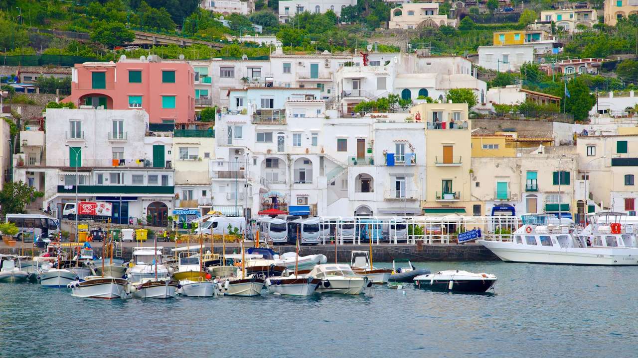 Ilha de Capri no Golfo de Nápoles, Itália quebra-cabeças online
