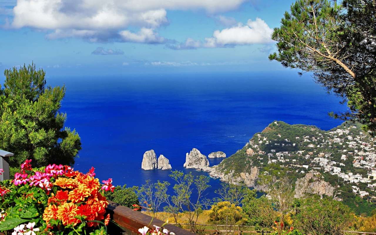 Острів Капрі в Неаполітанській затоці Італія онлайн пазл
