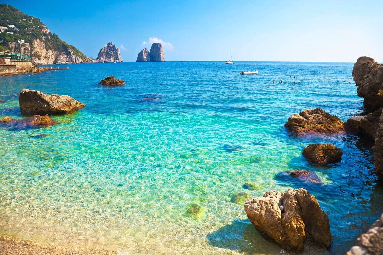 Ostrov Capri v Neapolském zálivu Itálie skládačky online