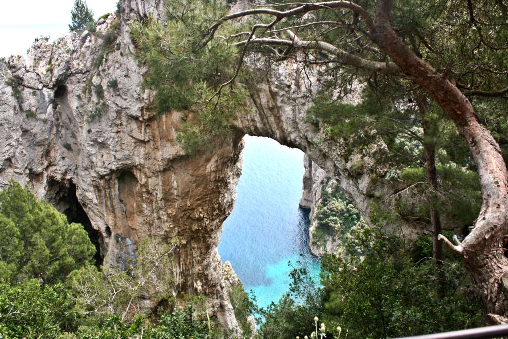 Остров Капри в Неаполския залив Италия онлайн пъзел