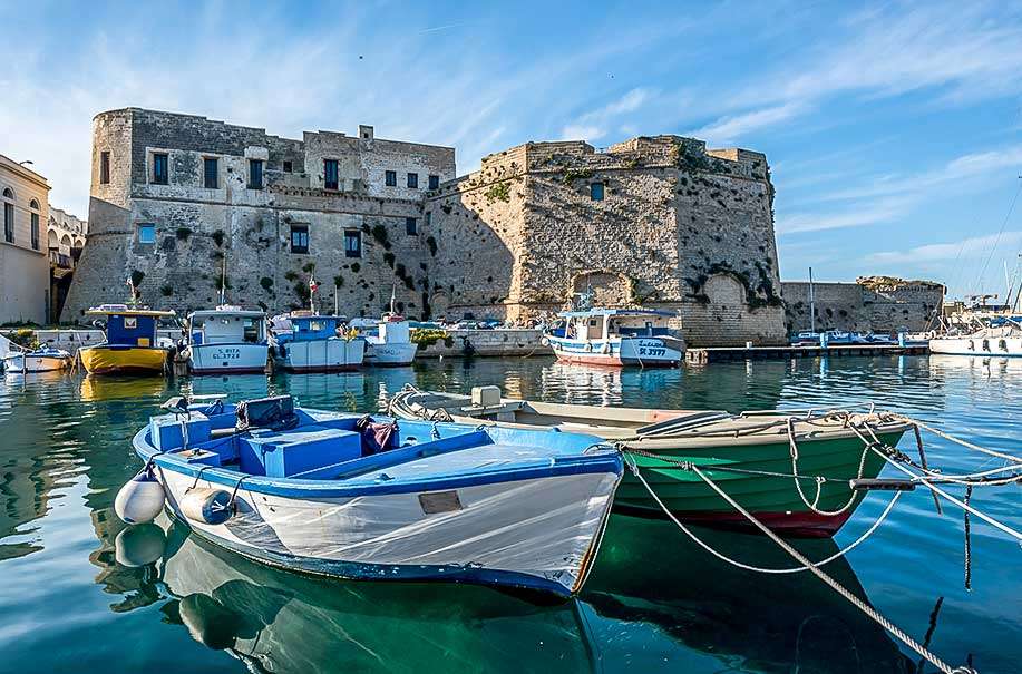Cidade portuária na Puglia, Itália puzzle online
