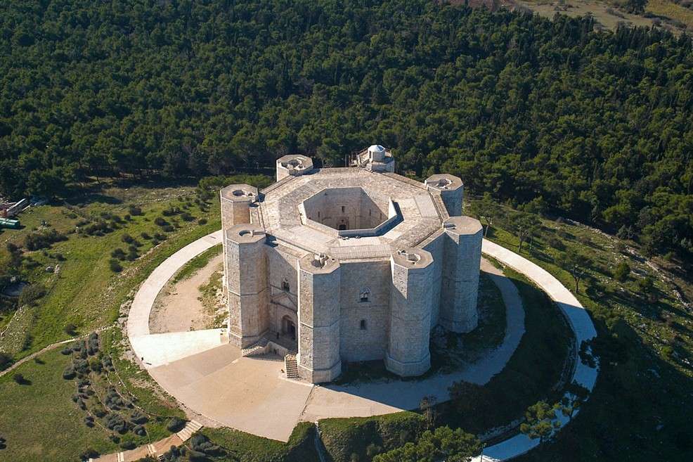 Castel del Monte Puglia Italia jigsaw puzzle online