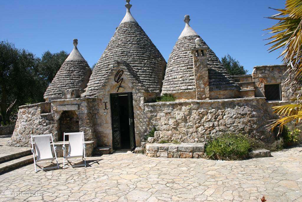 Tradiční domy trulli v Apulii skládačky online