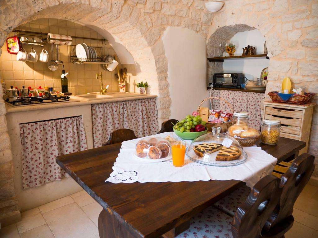 Traditionelles Trullihaus Innen in Apulien Online-Puzzle
