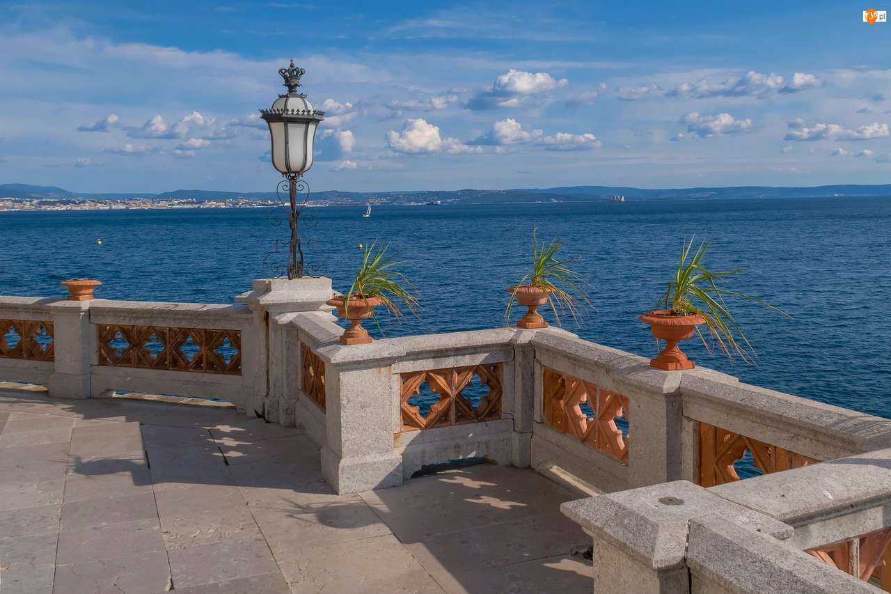 Itálie, moře, Terst, hrad Miramare online puzzle