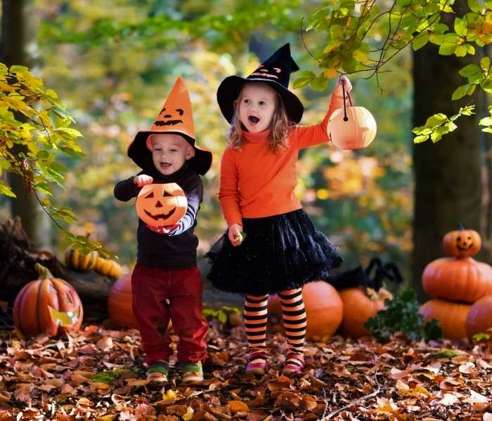 Halloween, barn och pumpor Pussel online