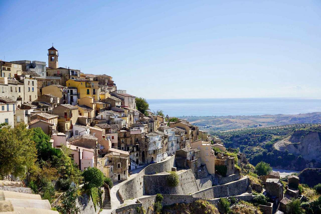 Град Бадолато в Калабрия Италия онлайн пъзел