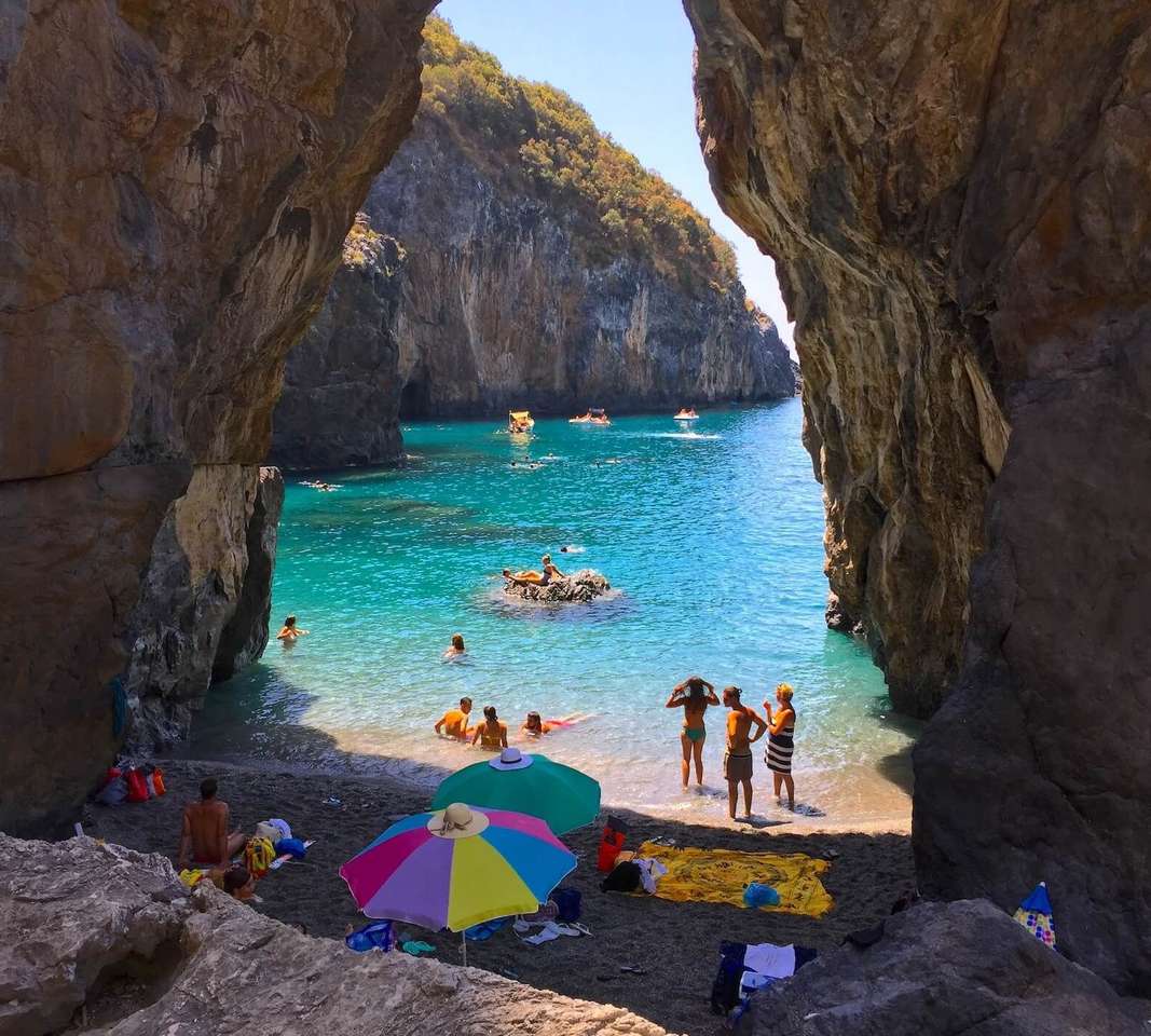 Badglädje vid kusten i Kalabrien Italien Pussel online