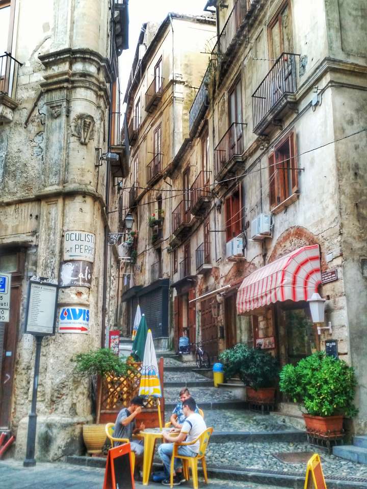 Város Calabria, Olaszország online puzzle