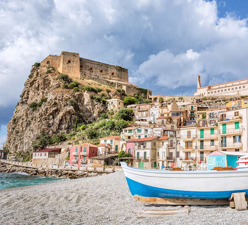 Scilla stad i Calabria Italien pussel på nätet