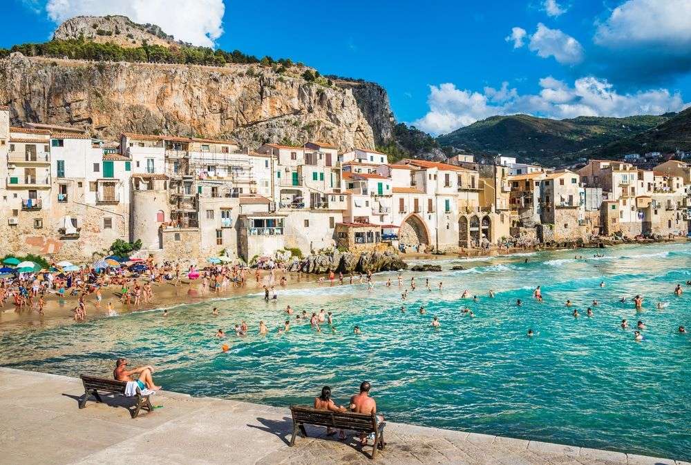Oraș de coastă Cefalu din Sicilia jigsaw puzzle online