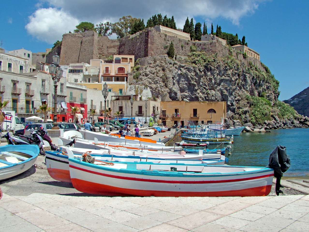 Lipari a Lipari-szigeteken Szicília mellett online puzzle