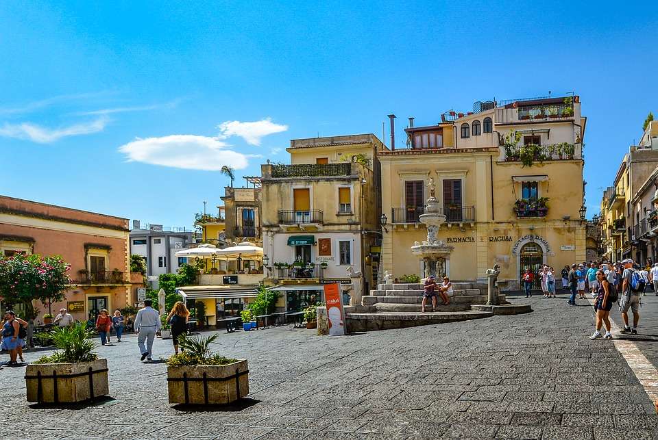 Taormina stad på Sicilien pussel på nätet