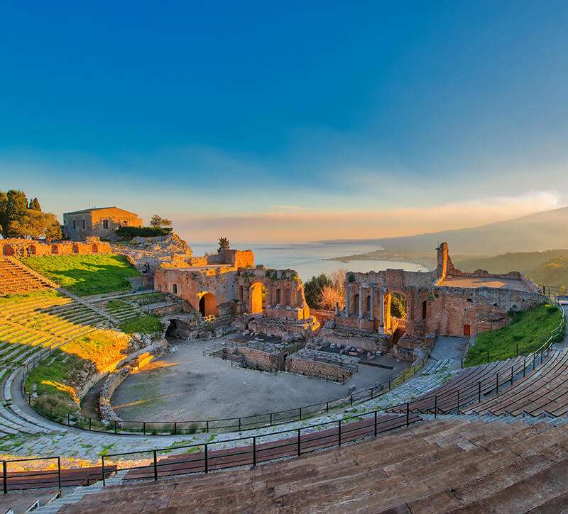 Starověká města Taormina na Sicílii skládačky online