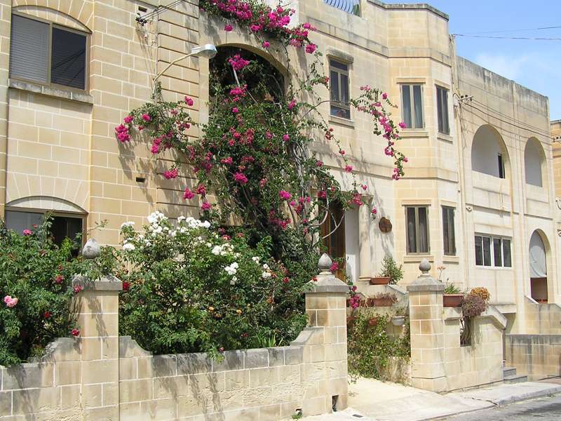 Hilera de casas en Malta rompecabezas en línea