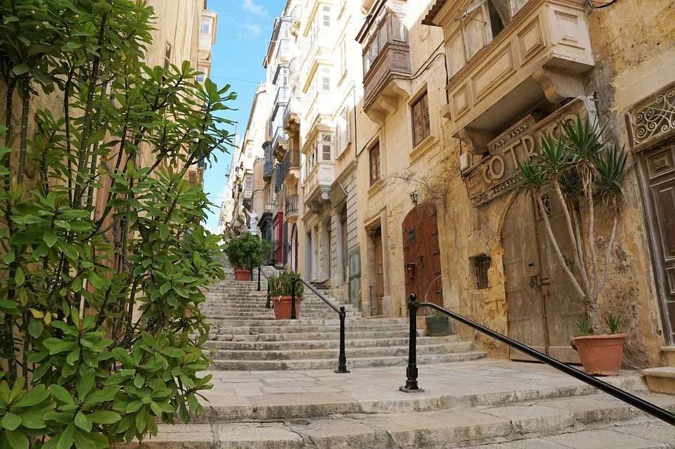 Beco da escada de Valetta em Malta puzzle online