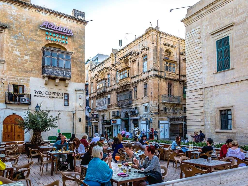 Valetta Piazza Ristorante på Malta Pussel online