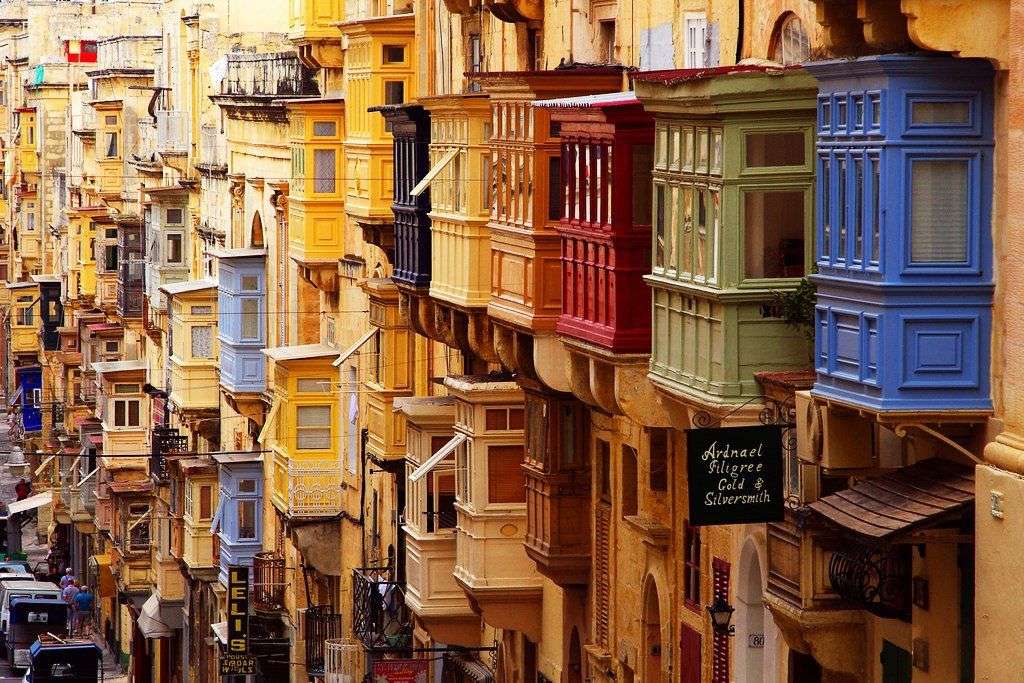 Sikter över Valetta hus på Malta Pussel online