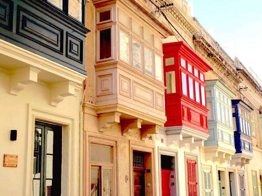 Views of Valetta houses on Malta jigsaw puzzle online