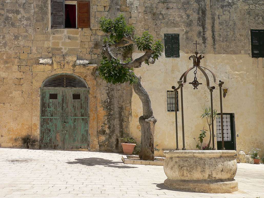 Valetta ház szökőkúttal Máltán kirakós online