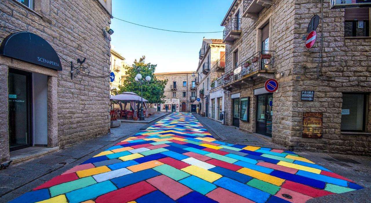 Tempo Pausiana Stadt auf Sardinien Online-Puzzle