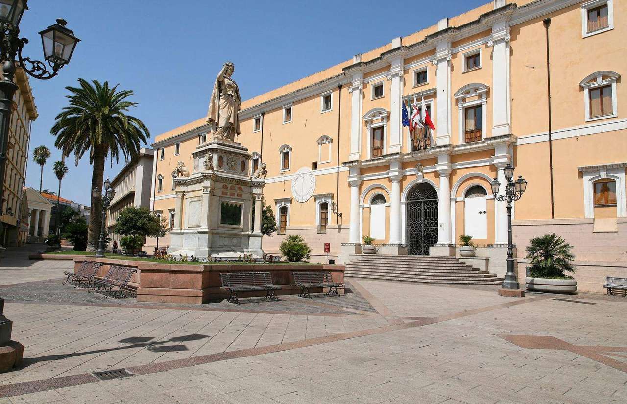 Oristano Piazza Eleonora op Sardinië legpuzzel online