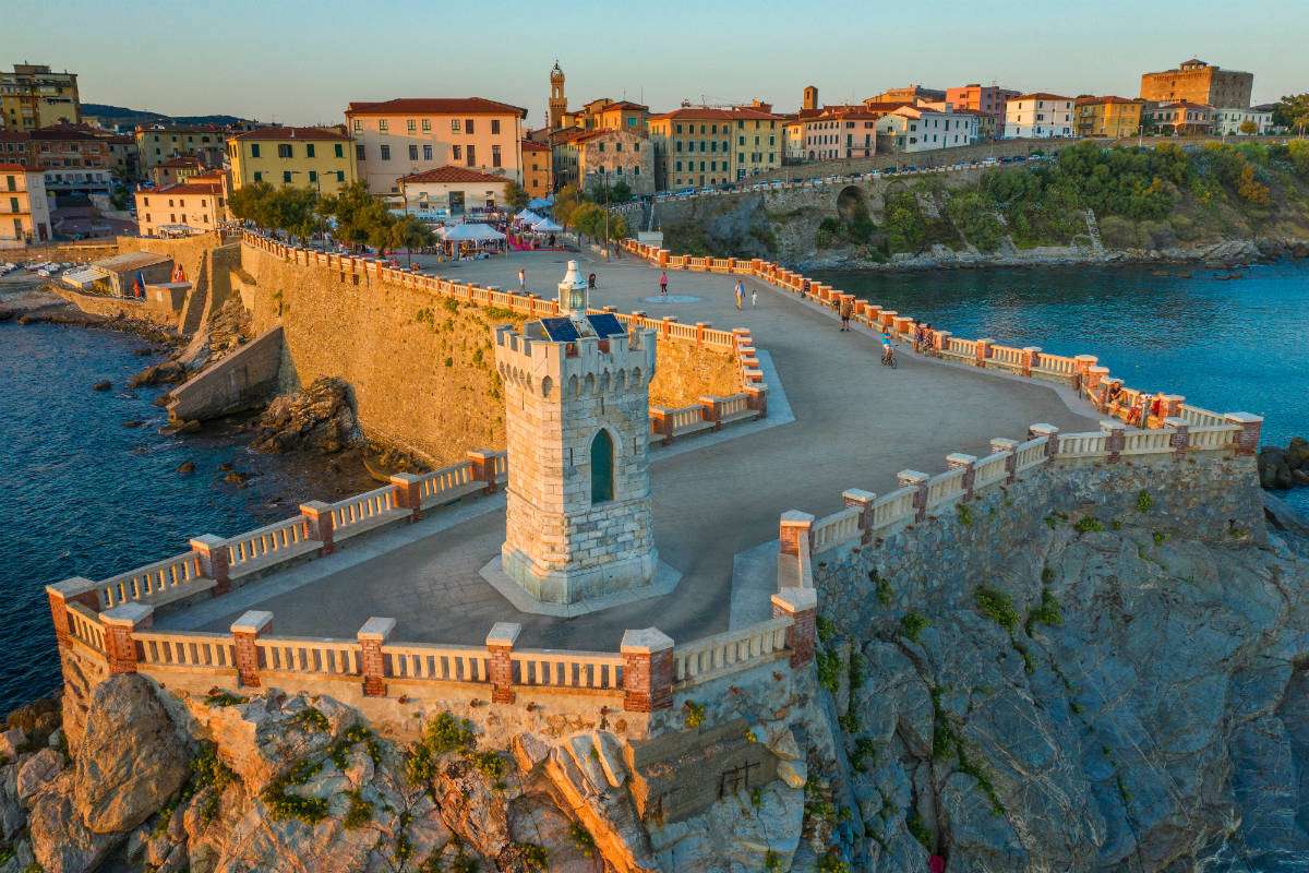 Porto de balsas Piombino Toscana para navios para Elba puzzle online