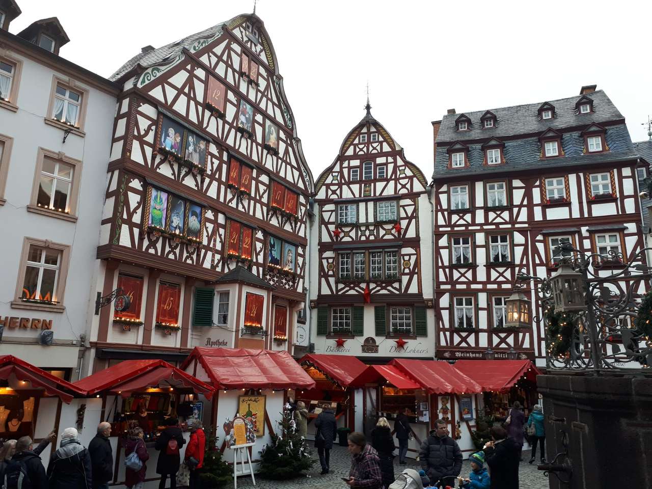 Christmas market and half-timbered houses online puzzle