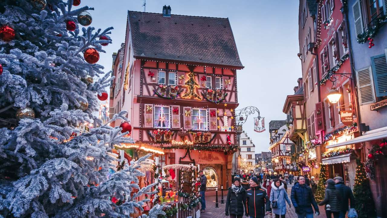 Χριστουγεννιάτικη αγορά στην παλιά πόλη παζλ online