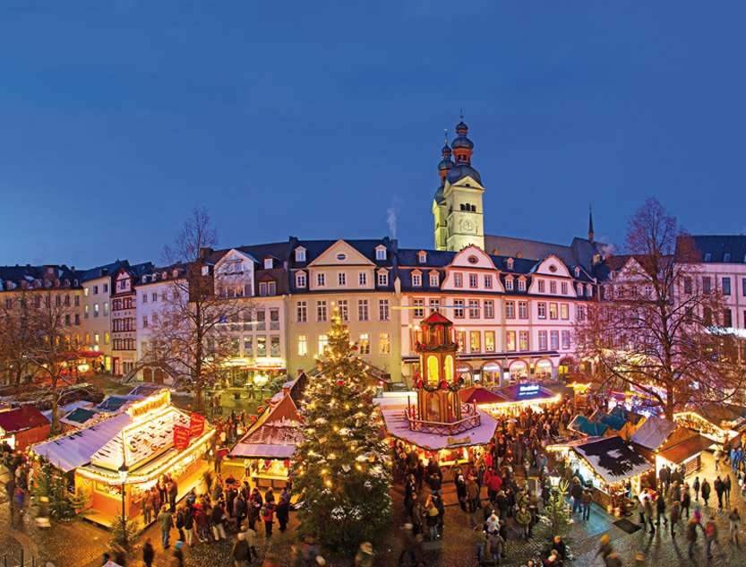 Χριστουγεννιάτικη αγορά σε μια πόλη online παζλ