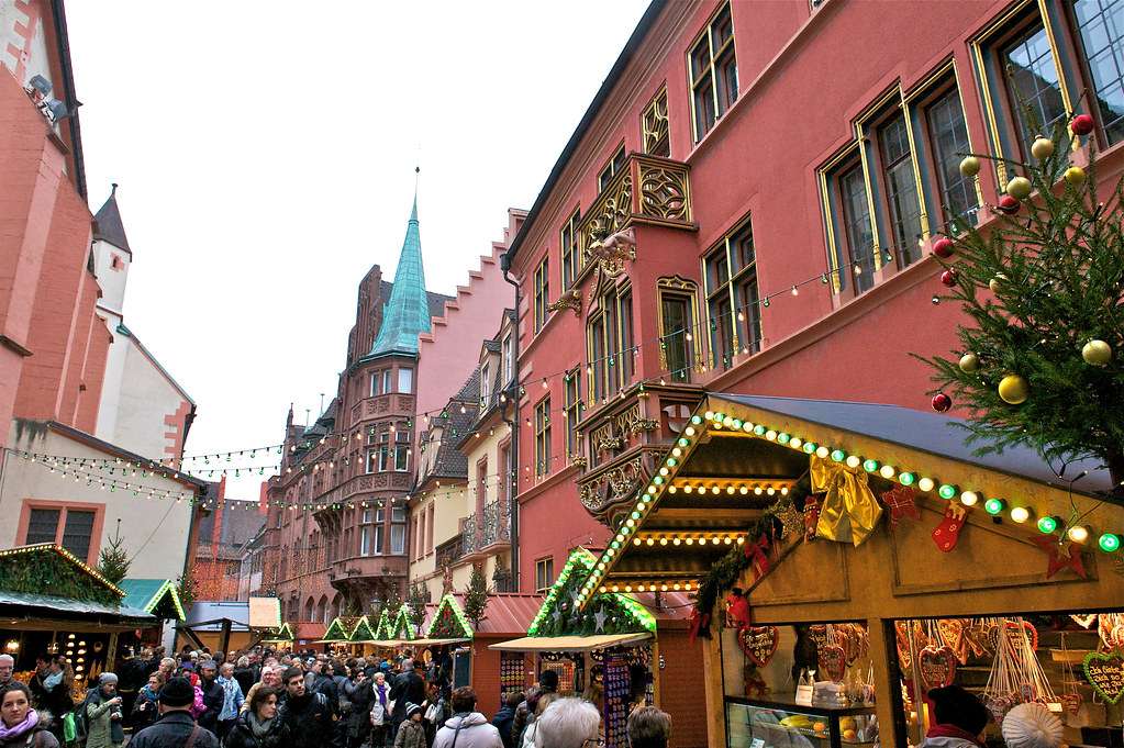 Χριστουγεννιάτικη αγορά στο Φράιμπουργκ παζλ online