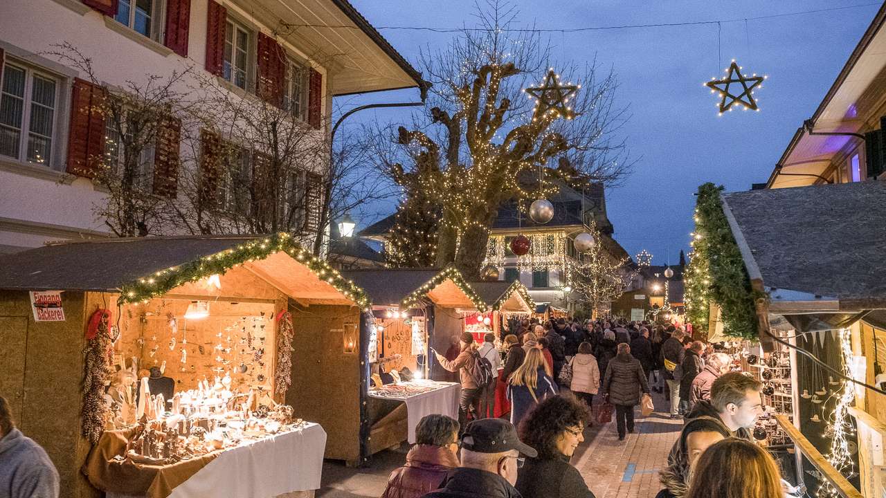 Коледен пазар в Huttwil онлайн пъзел