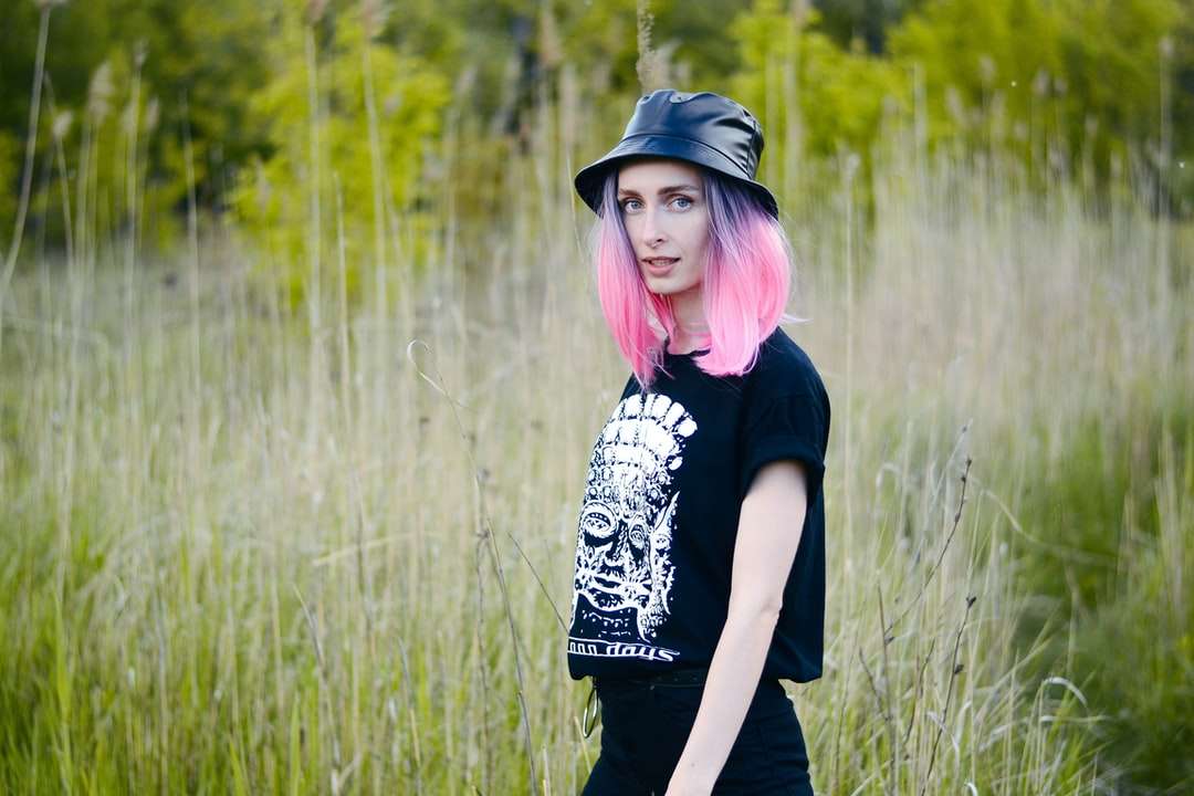 Dívka růžové vlasy online puzzle