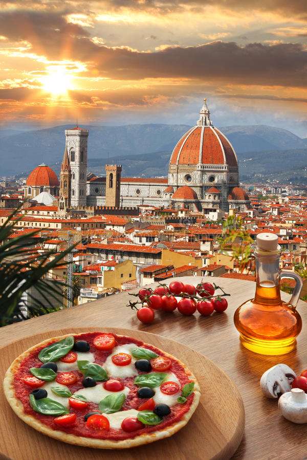 Pizza auf einer Terrasse in Florenz Online-Puzzle