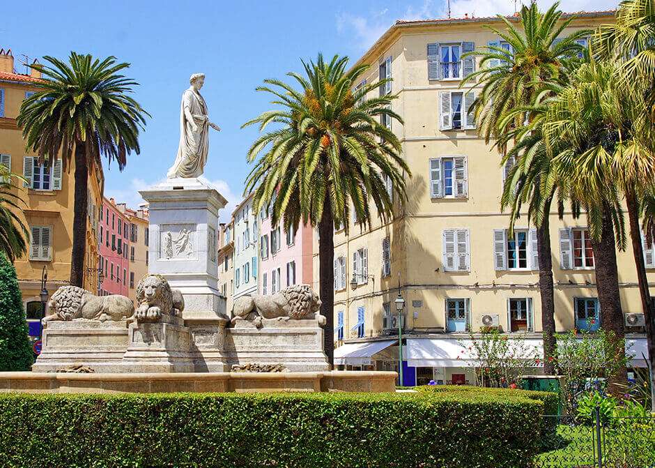 Pomník Ajaccio Napoleona na Korsice online puzzle