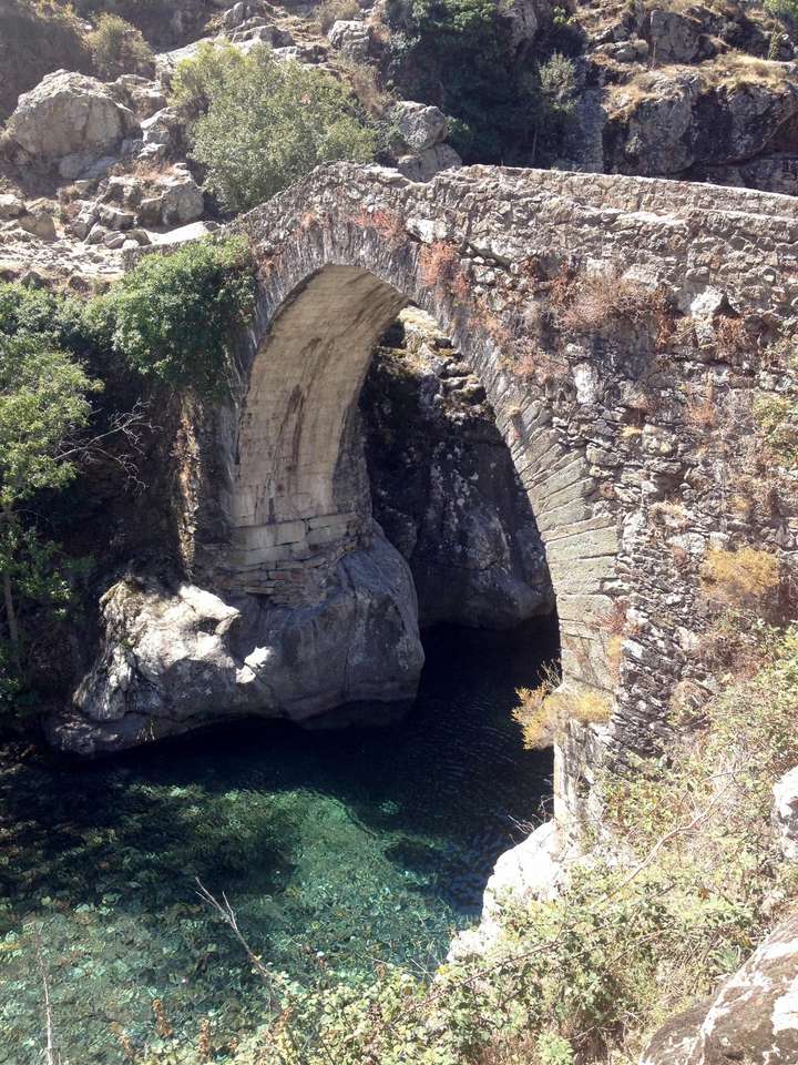Puentes en Askotal en Córcega rompecabezas en línea