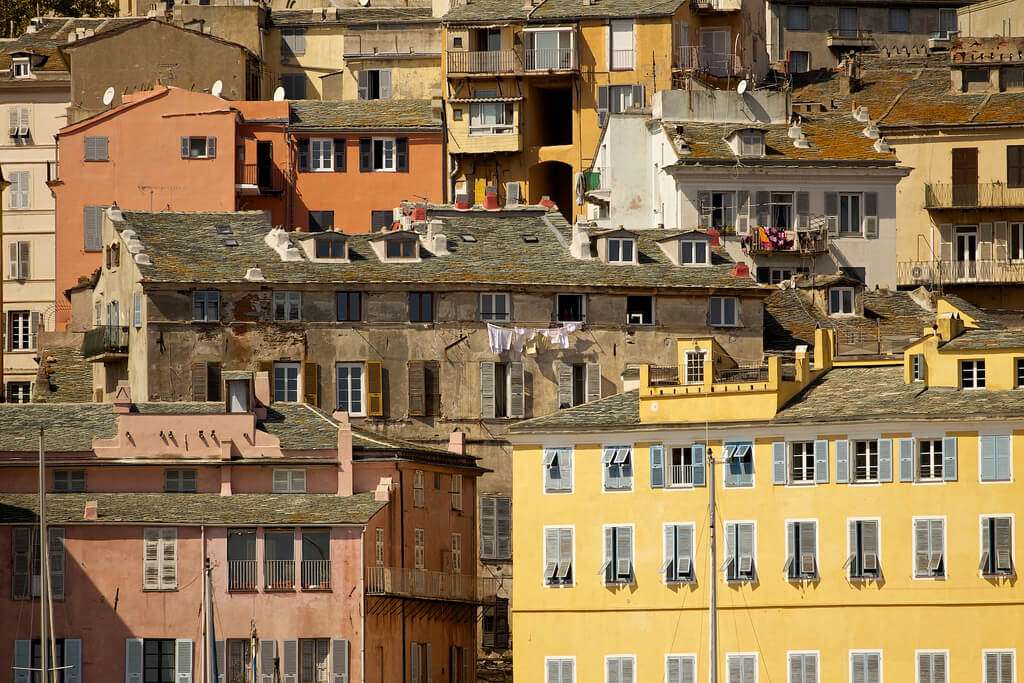 Přístavní město Bastia na Korsice online puzzle