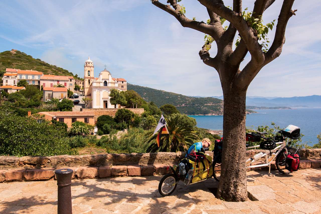 Cargese stad på Korsika Pussel online