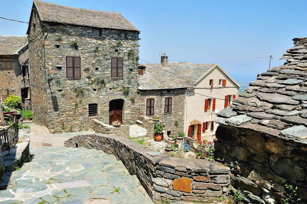 Město Casinca na Korsice skládačky online