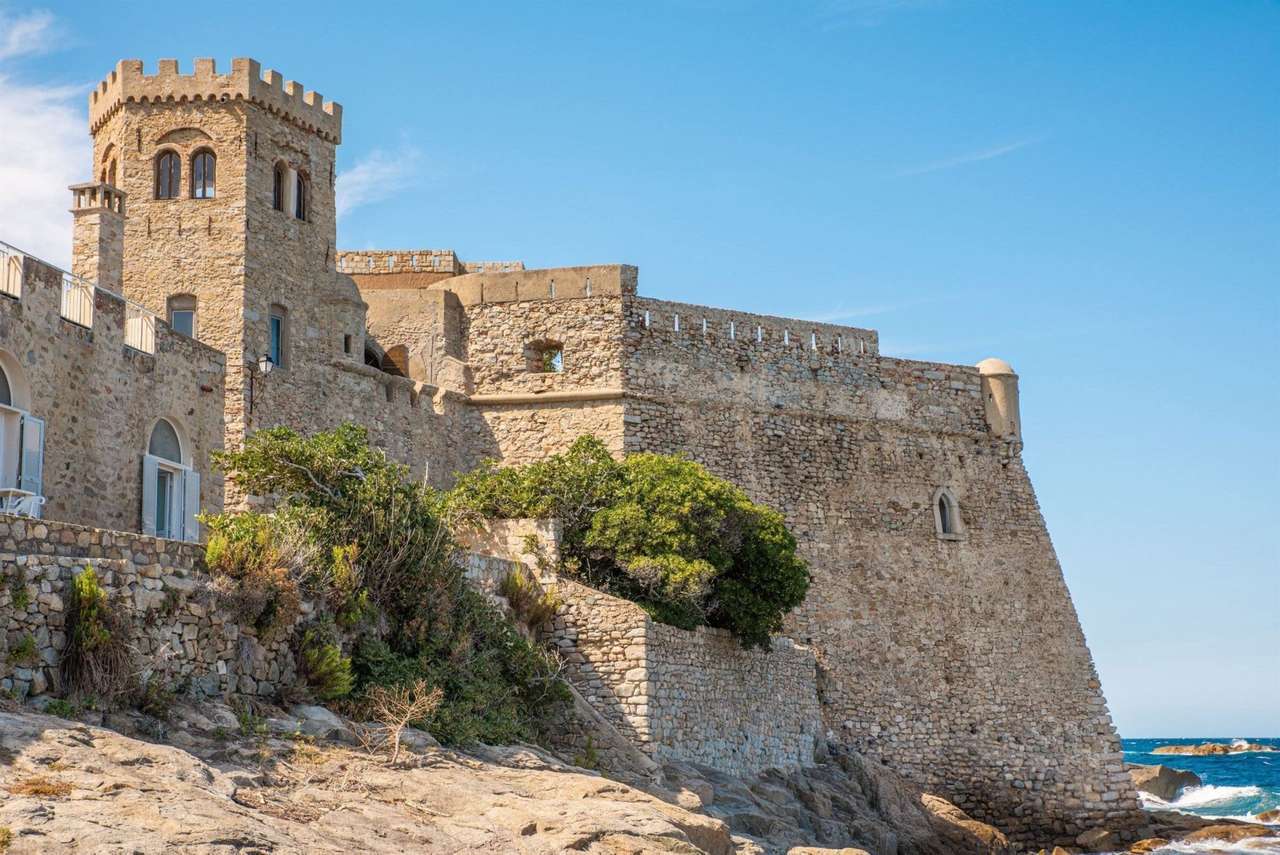 Ile Rousse Schloss auf Korsika Online-Puzzle